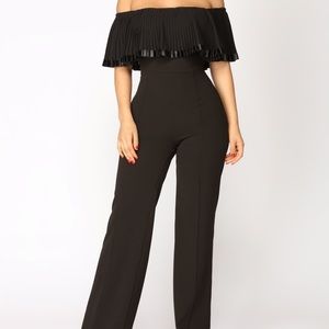 Black off the shoulders stylish jumpsuit Sz. M